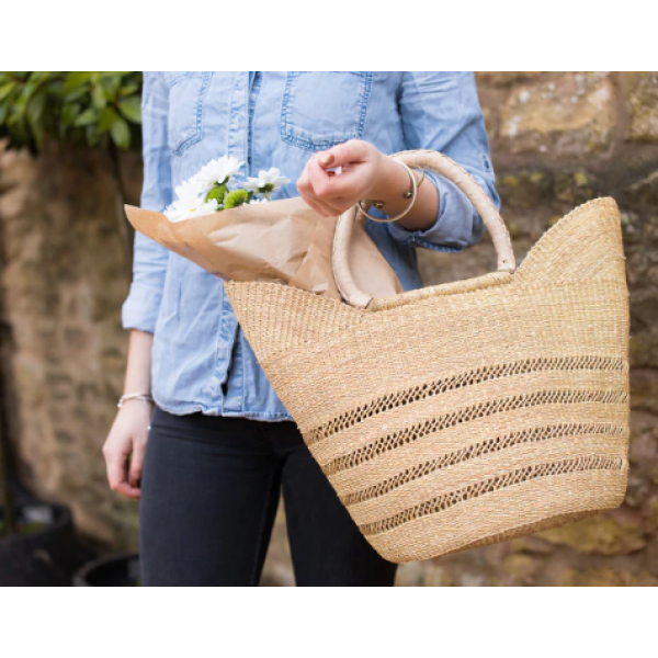 Wicker shopping basket made of natural material - natural colour