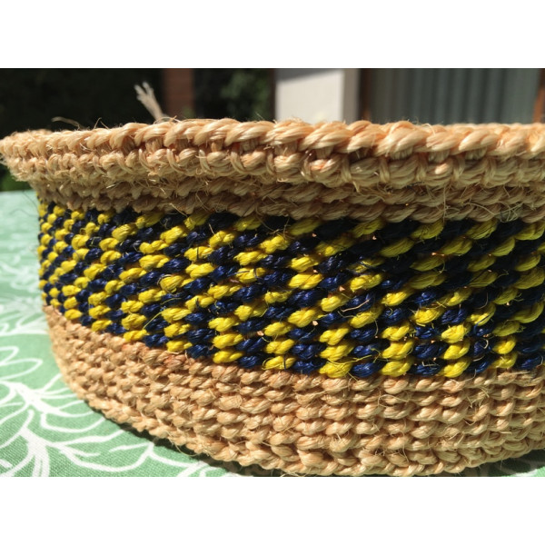 Wicker bread basket made of natural material, round, yellow-blue pattern